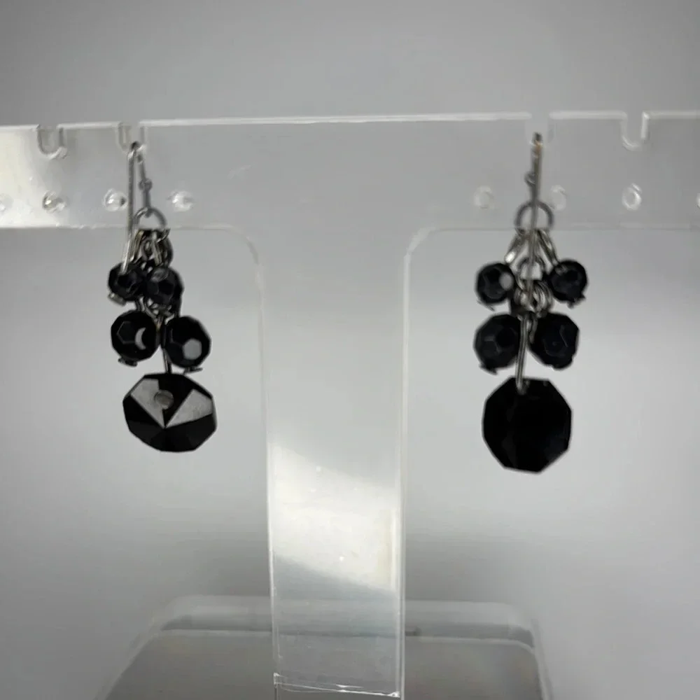 Elegant Black Dangle Earrings - Picture 4 of 4